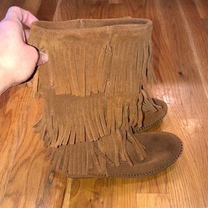 Women’s size 5 Minnetonka Fringe boots